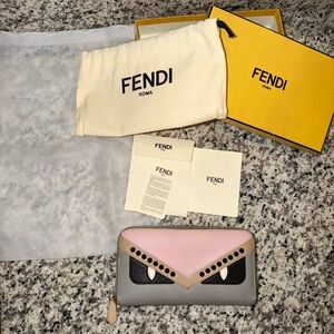 🔥Authentic Fendi Pink & Gray Monster Wallet – Excellent Condition – Full Set🔥